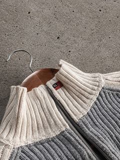 (Category: ) located in . Submitted by commonmwear (Listing ID 1441703579, Image 1). Description: .
