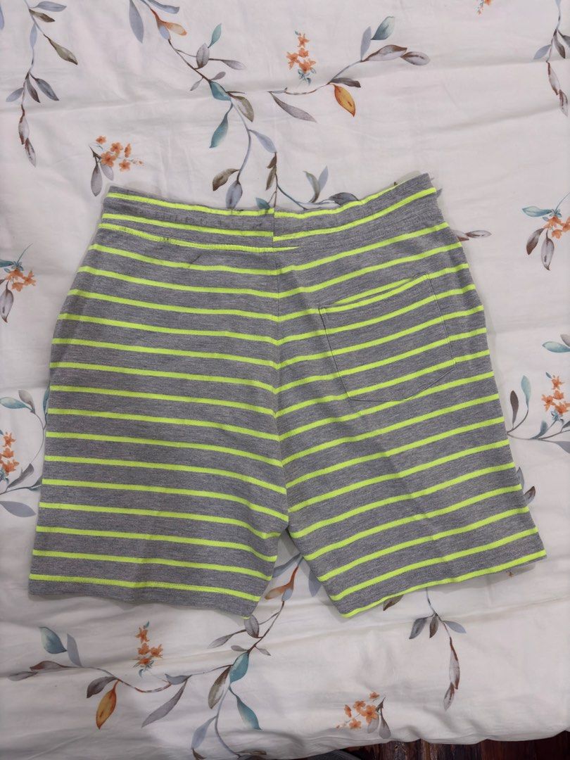 1pc Volcom Striped Sweat Shorts Kids Size M (Category: Shorts) located in Caloocan City. Submitted by foundagain (Listing ID 1441687091, Image 3). Description: 1 pairs of shorts included all size M kids used rfs decluttering deal for 3 pairs short 200 payment first before shipping (gcash).