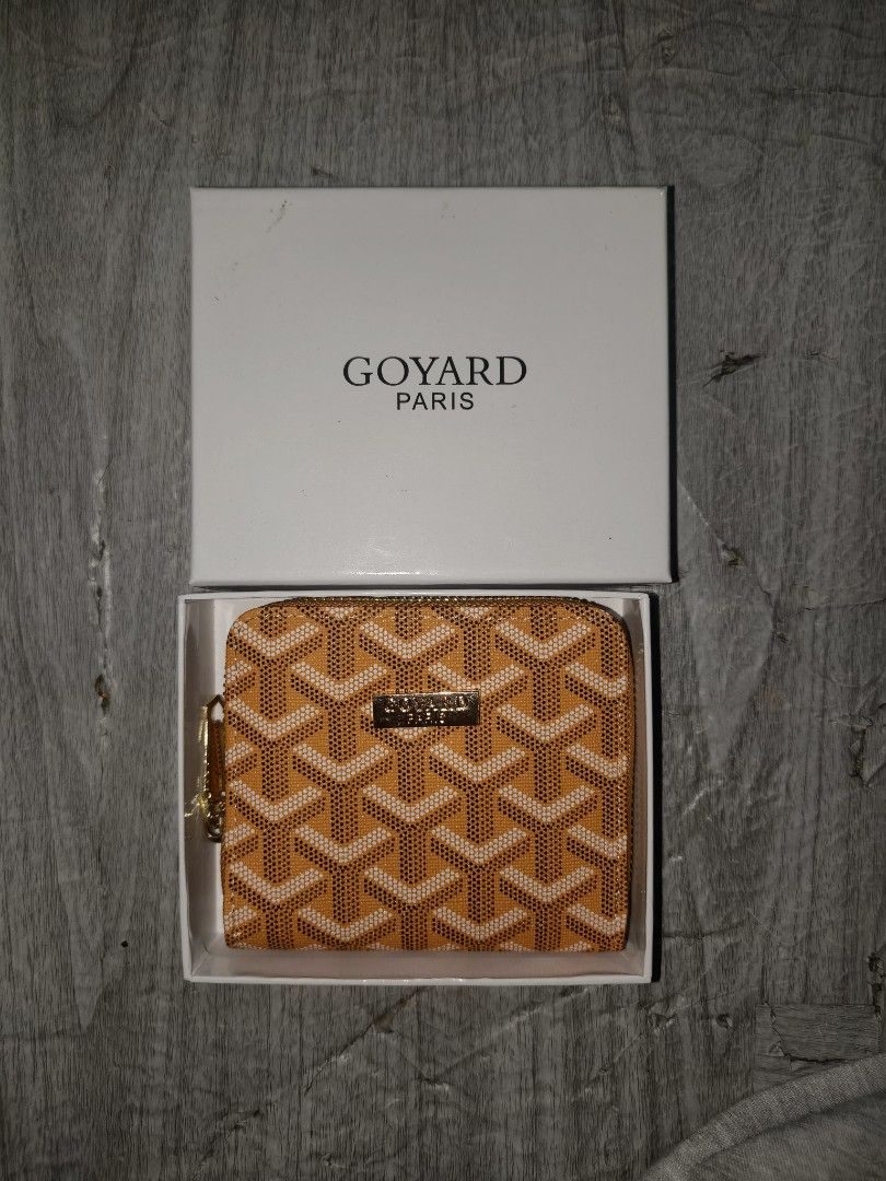 Wallet (Category: Luxury Bags & Wallets) located in Manila. Submitted by ian2002 (Listing ID 1441763097, Image 3). Description: 1k take all.