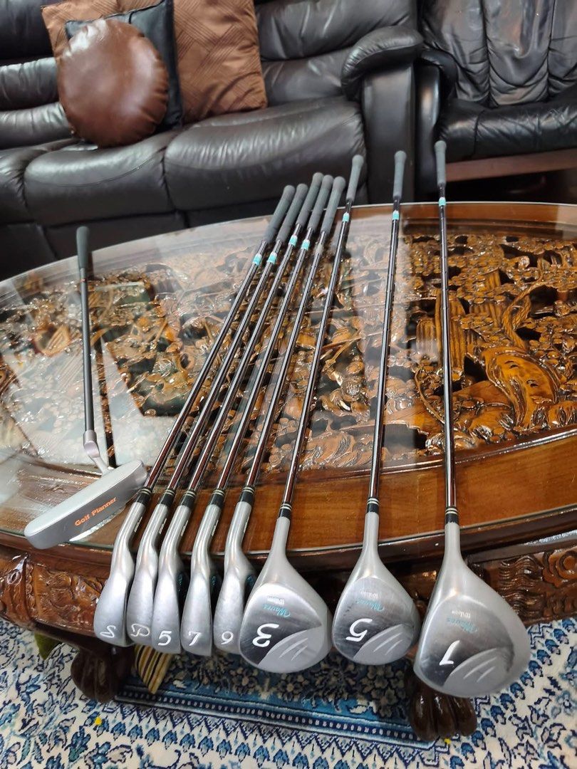 Wilson Ladies Golf Set (Category: Golf) located in Paranaque City. Submitted by chips24 (Listing ID 1441724876, Image 2). Description: For Sale Ladies Set °Wilson L flex steel shaft clubs bag included for only 5.8k pick up Bf Paranaque free shipping within MM..
