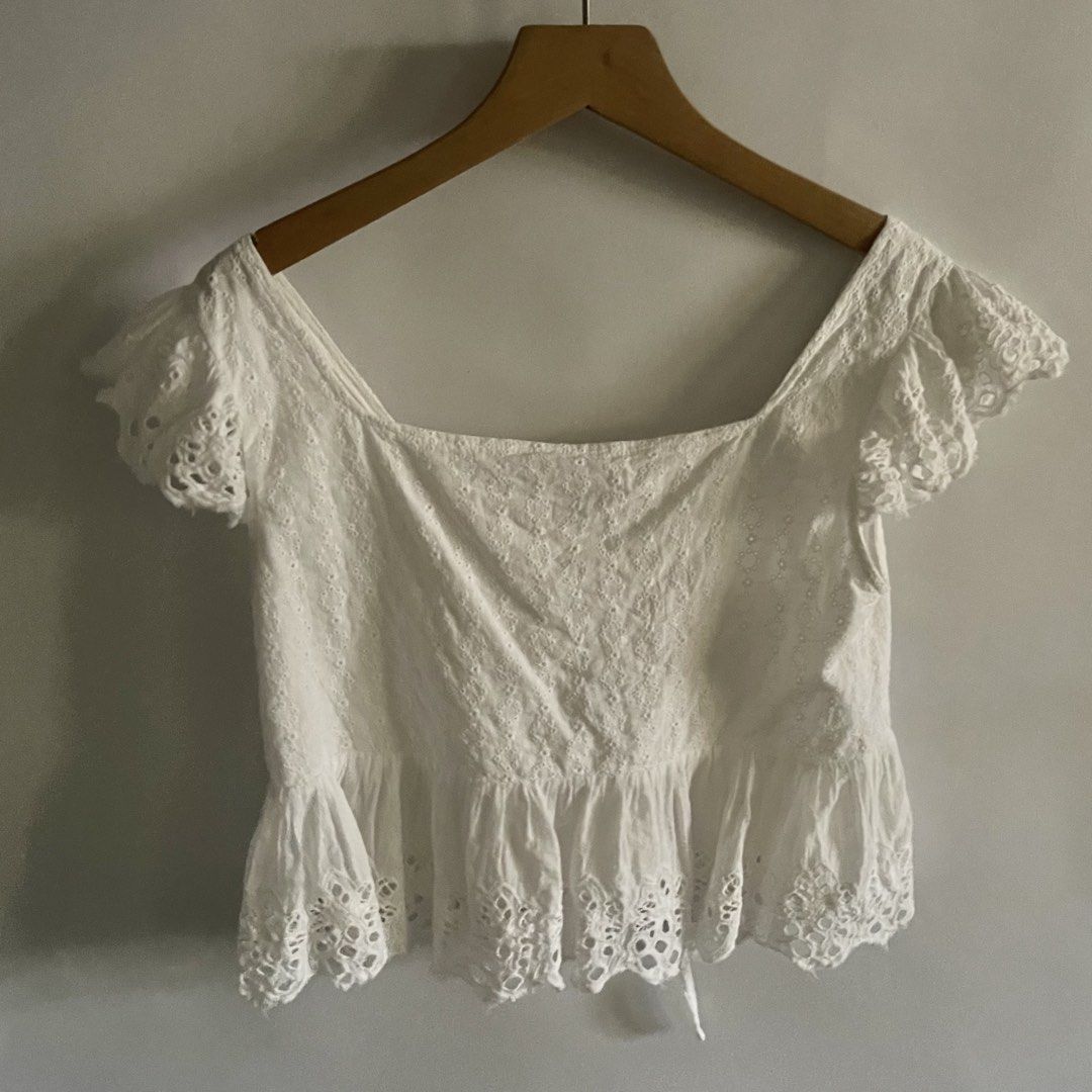 Y2K White Eyelet Square Neck Peplum Top (Category: Sleeveless) located in General Trias. Submitted by 1992thelabel (Listing ID 1441649497, Image 3). Description: - Adorable white eyelet fabric - Flattering square neckline with adjustable drawstring - Chic flutter sleeves - Stylish peplum hem - Versatile: pairs perfectly with jeans or shorts - Ideal for summer outings.