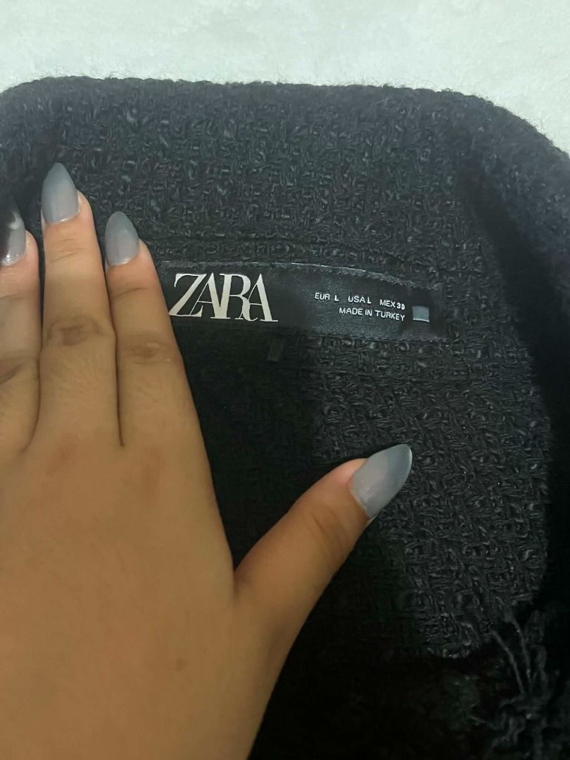 Zara black textured cropped top. (Category: Sleeveless) located in Pasig City. Submitted by closet_reframe (Listing ID 1441610617, Image 2). Description: Brand new, lost tags. In good condition with quality fabric. material holds its shape nicely Overall well-kept with no major flaws noted. S: L.