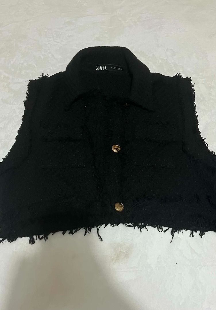 Zara black textured cropped top. (Category: Sleeveless) located in Pasig City. Submitted by closet_reframe (Listing ID 1441610617, Image 1). Description: Brand new, lost tags. In good condition with quality fabric. material holds its shape nicely Overall well-kept with no major flaws noted. S: L.