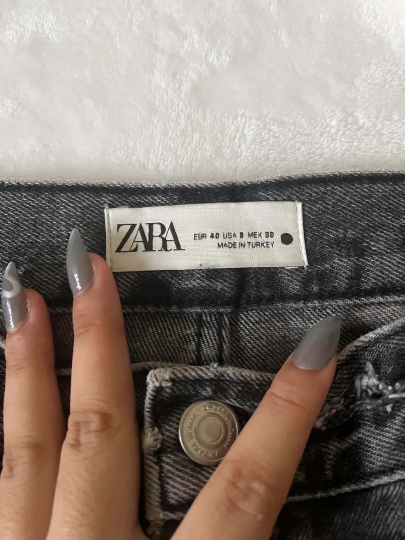 Zara black wash denim jeans (Category: Jeans) located in Pasig City. Submitted by closet_reframe (Listing ID 1441616404, Image 3). Description: Good condition. Quality denim with a comfortable fit. No major flaws. easy to style, worn once. Top, bag and shoes are also for sale! S: L .
