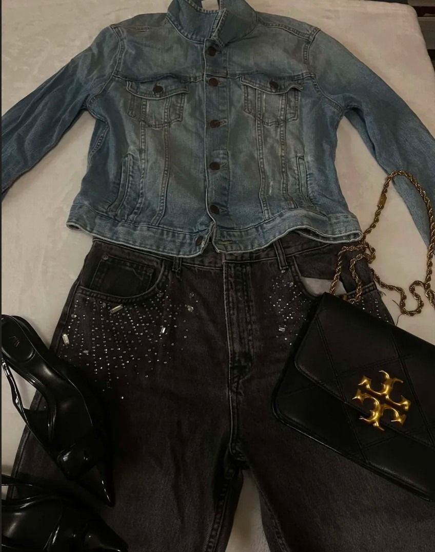 Zara black wash denim jeans (Category: Jeans) located in Pasig City. Submitted by closet_reframe (Listing ID 1441616404, Image 1). Description: Good condition. Quality denim with a comfortable fit. No major flaws. easy to style, worn once. Top, bag and shoes are also for sale! S: L .