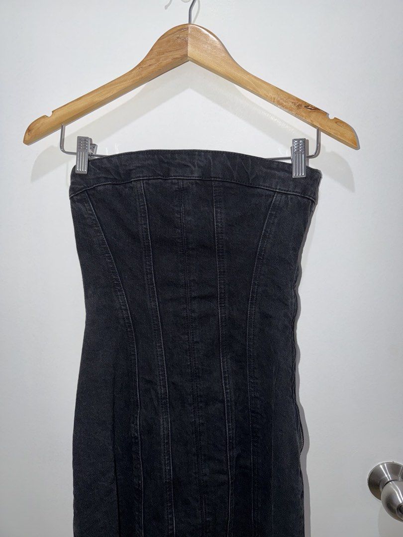 Zara Denim Dress (Category: Dresses) located in Cabanatuan. Submitted by coolgirlsclub (Listing ID 1441767838, Image 2). Description: small! so so pretty! 🖤 flattering when worn.