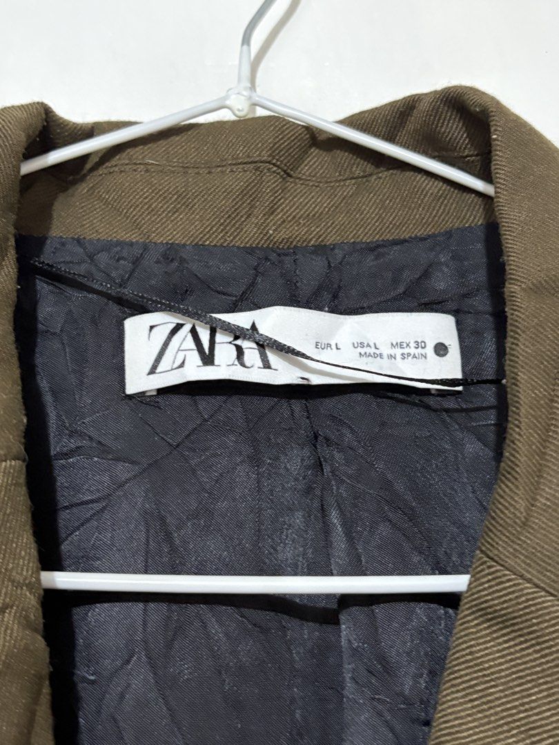 ZARA Khaki Cropped Blazer Jacket (Category: Coats, Jackets and Outerwear) located in Echague. Submitted by love.periii (Listing ID 1441682245, Image 3). Description: 𝐀𝐕𝐀𝐈𝐋𝐀𝐁𝐋𝐄 | Send your offer if interested. Please don’t ask obvious or clearly indicated questions—it will not be entertained. ❌ NO LOWBALLERS ❌ large on tag fits medium-large NO ISSUE payment: gcash shipping via j&t.