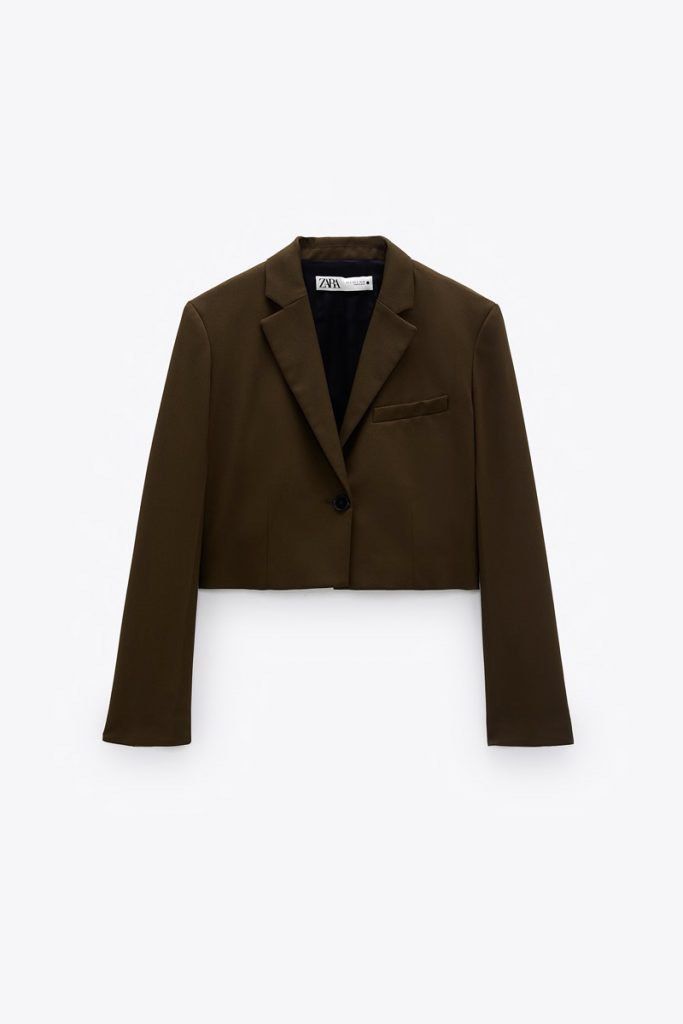 ZARA Khaki Cropped Blazer Jacket (Category: Coats, Jackets and Outerwear) located in Echague. Submitted by love.periii (Listing ID 1441682245, Image 1). Description: 𝐀𝐕𝐀𝐈𝐋𝐀𝐁𝐋𝐄 | Send your offer if interested. Please don’t ask obvious or clearly indicated questions—it will not be entertained. ❌ NO LOWBALLERS ❌ large on tag fits medium-large NO ISSUE payment: gcash shipping via j&t.