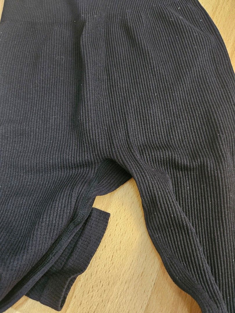 Zara ribbed leggings (Category: Other Bottoms) located in Quezon City. Submitted by cheapbrandy (Listing ID 1441612077, Image 2). Description: .