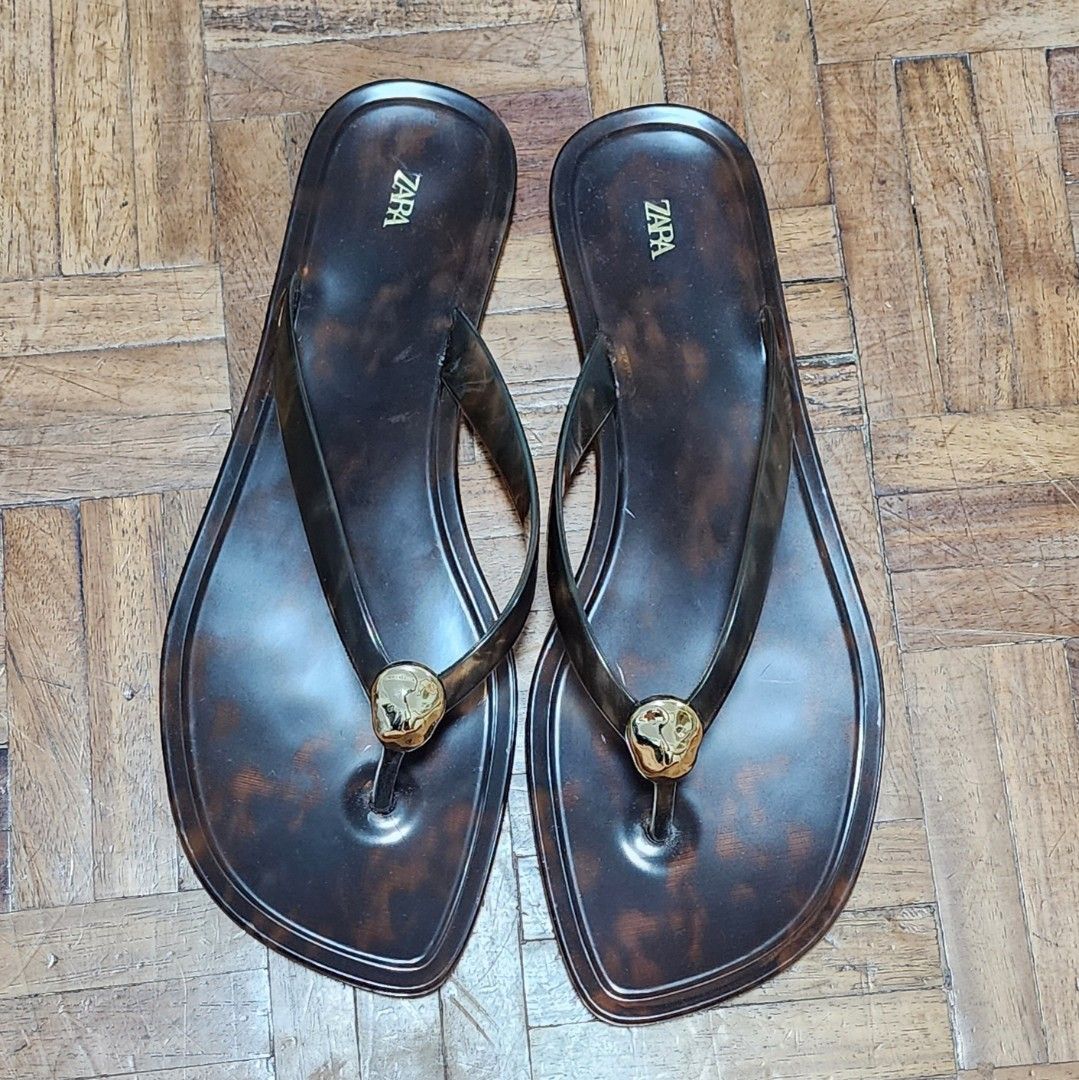 Zara Tortoiseshell Jelly Flip Flop Sandals (Category: Flats & Sandals) located in Quezon City. Submitted by ShopPDplusK (Listing ID 1441684021, Image 2). Description: - Zara jelly flip flops - Stylish tortoiseshell pattern all over - Gold accent on the strap - Easy slip-on design - Ideal for casual outings or beach days - Size: 39 EUR, CN 255/87.