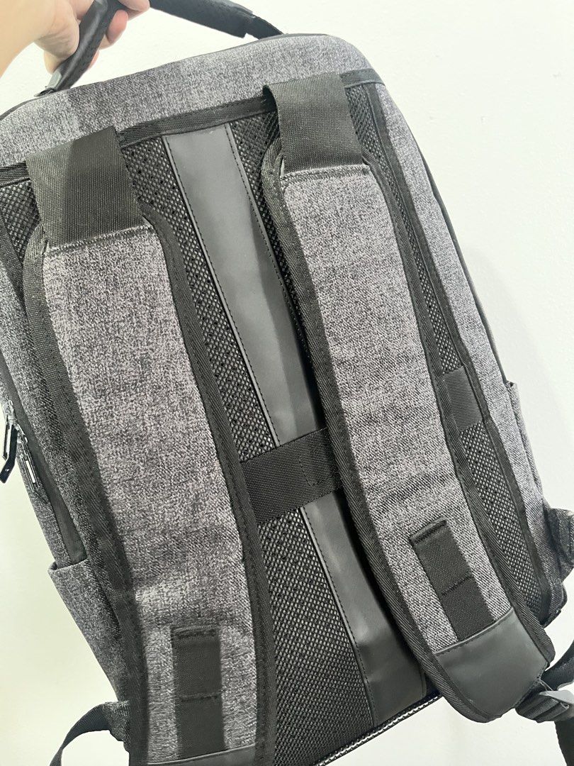 15-inch laptop bag (Category: Laptop Bags & Sleeves) located in Quezon City. Submitted by jnapreloved (Listing ID 1446727043, Image 2). Description: No damage/issue Maraming malalagay RFS: no longer used Lalamove fee to be shouldered by buyer Loc: Cubao near Gateway.