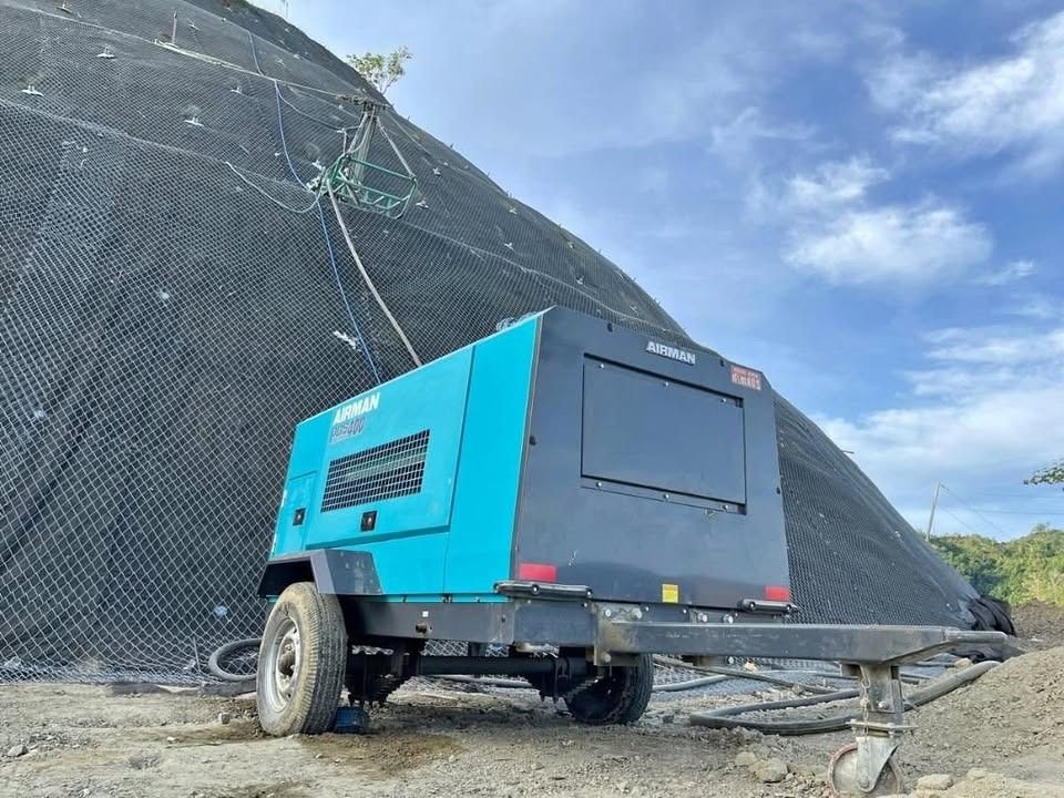 400cfm Airman Air Compressor (Category: Construction Tools & Equipment) located in Cavite. Submitted by ed_012 (Listing ID 1446745391, Image 3). Description: Model : PDS400S-6B5 Air delivery : 11.3 m3/min Work. Pressure : 7 Bar / 102 psi Engine : KUBOTA V3800DI-TI-E2B-COHE1 Type : Direct Injection, Turbo Charged, Intercool Rated Output PS : 75.2/2600[102.2/2600] Engine Oil Capacity : 13 Liters Fuel Tank : 178 Liters Dimensions : (L x W x H) 3665×