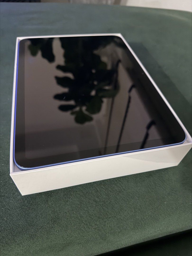 (Category: iPad) located in Singapore. Submitted by arafah_m (Listing ID 1446841049, Image 3). Description: Apple iPad 11-inch (A16) Wi-Fi 128GB - Apple iPad 10th Generation - Color: Blue - Includes original box - Ideal for everyday use, browsing, and entertainment - Feel free to ask any questions! Can nego.