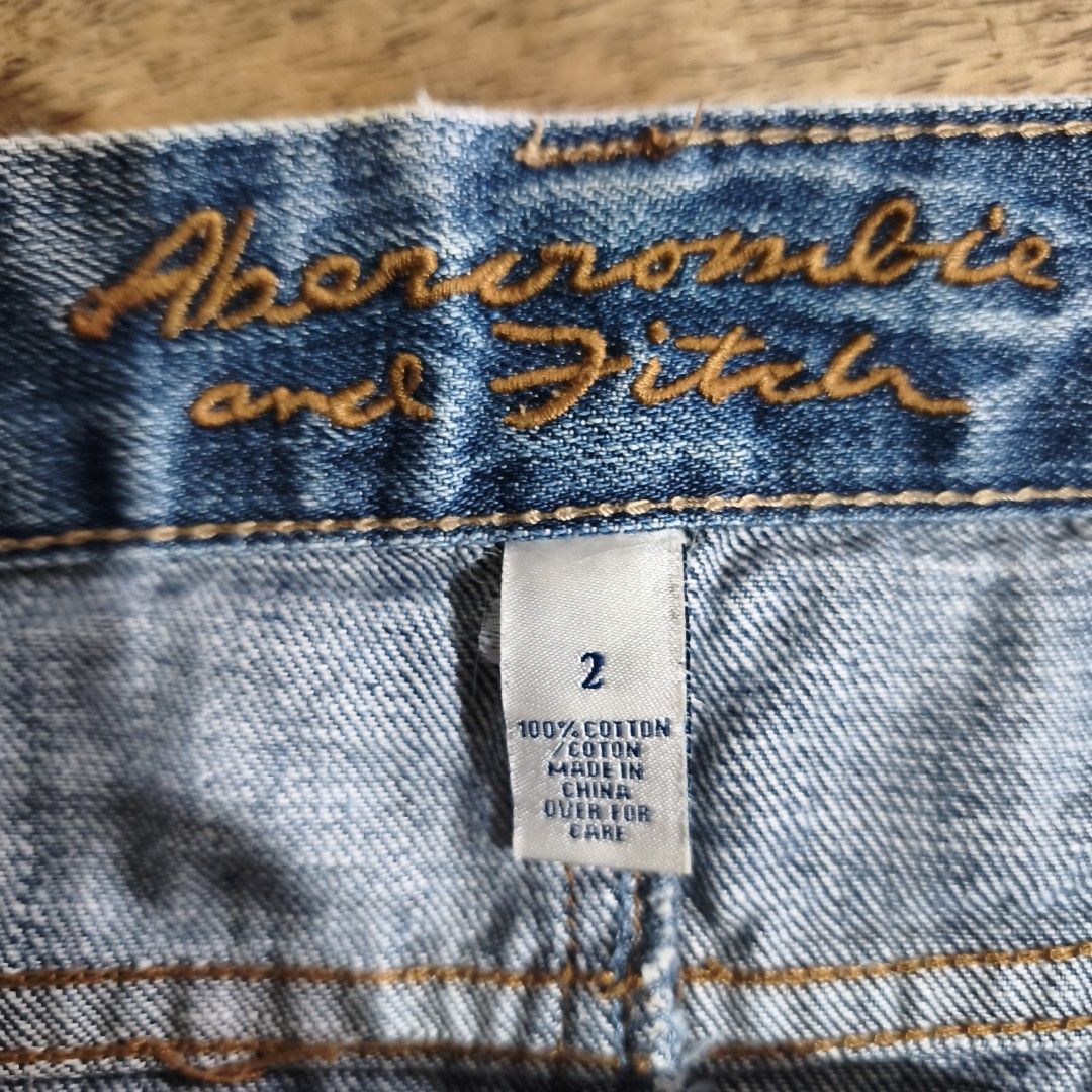 Abercrombie & Fitch Skirt (Category: Skirts) located in Manila. Submitted by wethecakes (Listing ID 1446812787, Image 3). Description: waist 32 length 11.