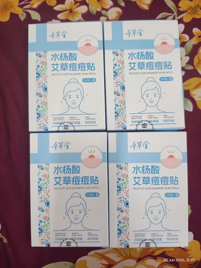 Acne/ pimple patch （分類：面部 - 面部護理）位於 Hong Kong。 由 hibuybyebye 提交（商品編號 1446858921，圖片 1）。簡介： Hey there! 👋 Got some pesky pimples popping up? These acne patches are here to save the day! They're super effective at tackling those spots and helping your skin heal. The packaging is cute too, with a lovely floral design. Each box contains multiple patches, perfect for keeping your skin clear. 😊。