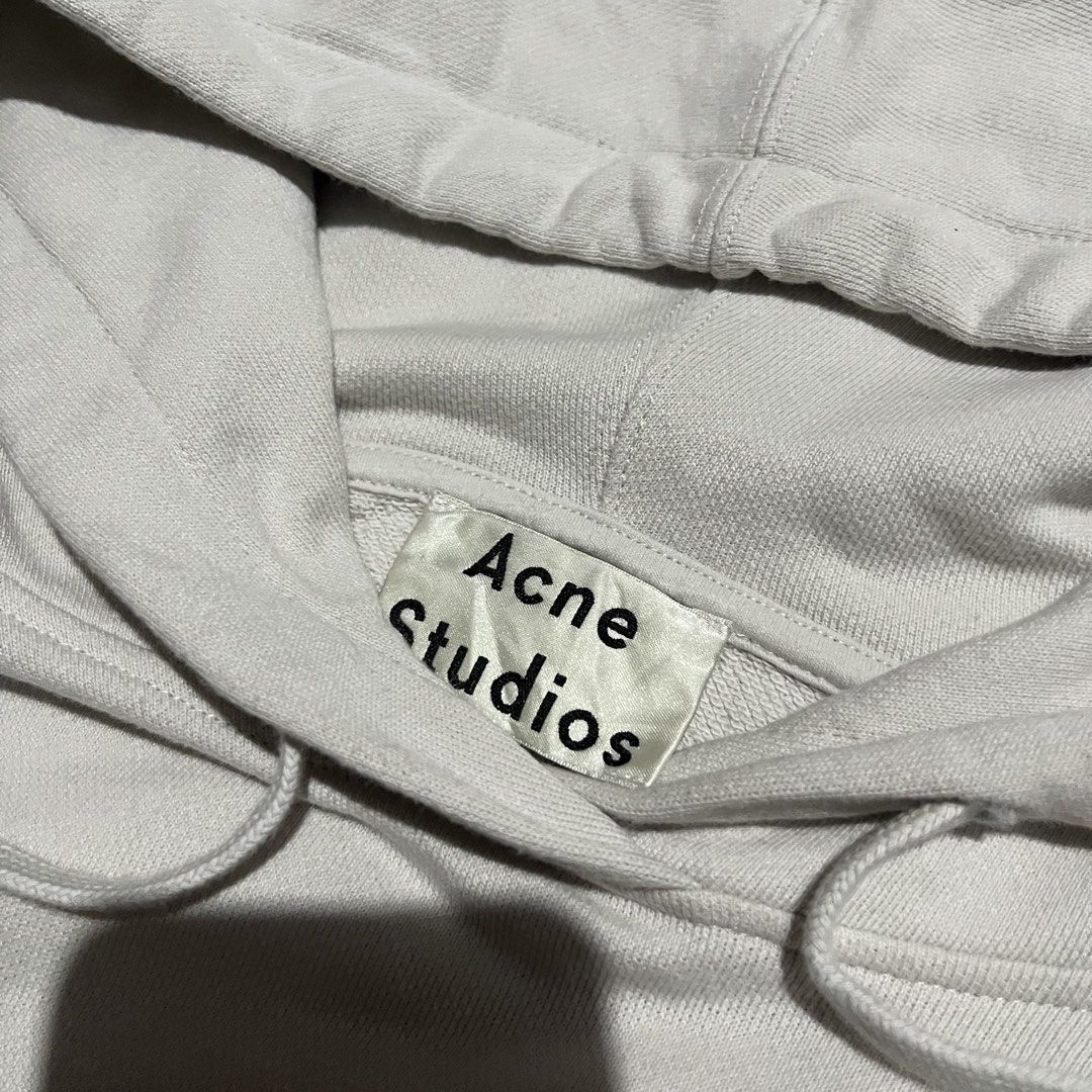 Acne Studios Ceramic Patch Hooded Sweatshirt (Category: Coats, Jackets and Outerwear) located in Lucena. Submitted by brkrobert (Listing ID 1446815248, Image 3). Description: - White Acne Studios hoodie - Unique hand-painted Acne Studios logo patch on chest - Drawstring hood - Front pocket - Ideal for casual wear - xs - medium - minimal stains front i think unnoticeable naman sya when worn - excellent panaman condition overall sobrang sikip pa ri