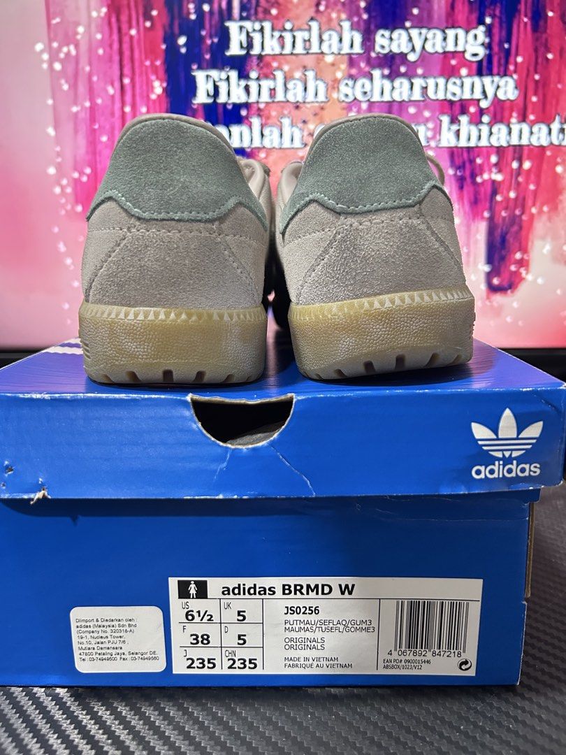 Adidas Bermuda/BRMD W (Category: Sneakers) located in Ampang. Submitted by dhanz91 (Listing ID 1446882826, Image 3). Description: - kasut adidas Bermuda/BRMD W - ⁠warna soft pink dan line tu hijau - ⁠size 5 uk - ⁠ori adidas - ⁠beli di JD Sport IOI - ⁠condition 10/10 - ⁠baru pakai 5 kali - ⁠dapat sekali ori kotak - ⁠kasut cun lagi selalu dijaga, bawa pergi mall jee..boleh tengok condition dalam gambar and pm untuk video - ⁠cod/pickup area ampang -