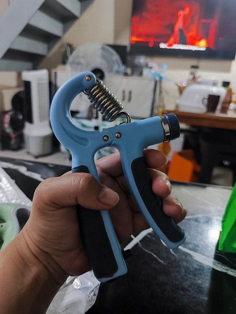 Adjustable Hand Gripper Exerciser (Blue & Green) (Category: Cardio & Fitness Machines) located in Cavite. Submitted by littlescavenger (Listing ID 1446733317, Image 3). Description: - Set of 2 adjustable hand grippers (1 blue, 1 green) - Features digital counters to take all 200 track your repetitions - Ideal for building and improving grip strength - Easily adjustable resistance levels - Perfect for home workouts or portable training.
