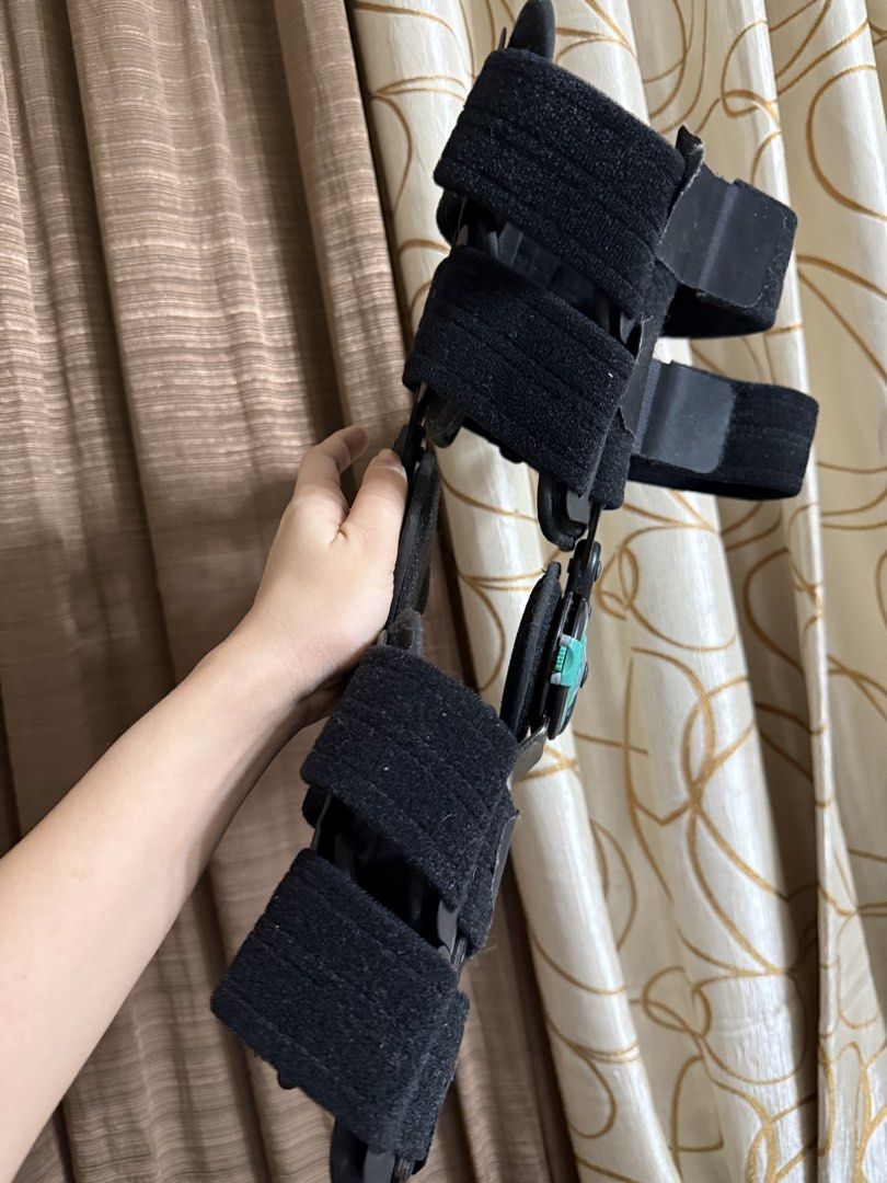 Adjustable Hinged Knee Brace Support (Category: Braces, Support & Protection) located in Paranaque City. Submitted by xoxomaanmaan (Listing ID 1446762774, Image 3). Description: - Adjustable hinged knee brace - Secure fit with adjustable straps - Hinges allow controlled flexion and extension - Perfect for post-surgery or injury recovery - Please check photos for markings and adjustability details.