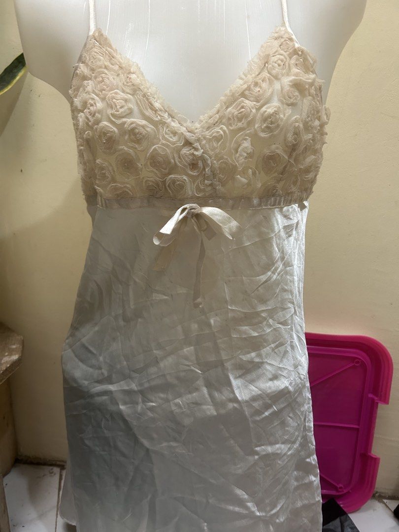 Aesthetic White Sleep Night Dress (Category: Dresses) located in Valenzuela. Submitted by loveshecollection (Listing ID 1446829584, Image 1). Description: - vv pretty in person!! - size xs-m.