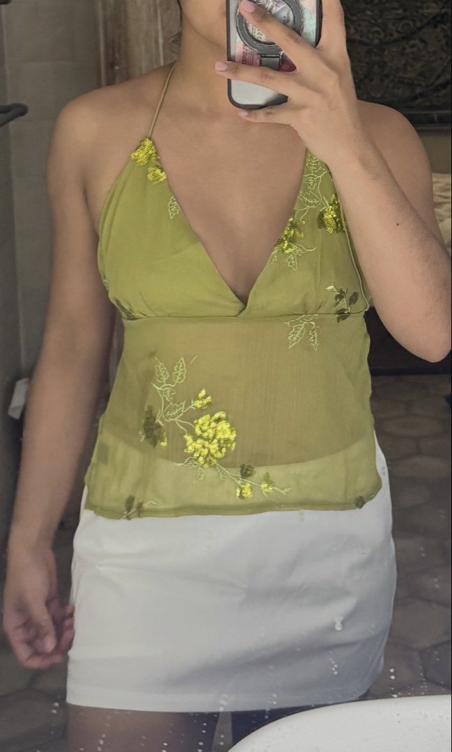 Aloruh Green Sequin Tie-Up (Category: Sleeveless) located in Quezon City. Submitted by kimvmdr (Listing ID 1439973574, Image 2). Description: - Brand: Aloruh - Style: Green Sequin Tie-Up Top - Size: S (fits S/36/8/4) - Condition: Brand New (never used) only fitted.