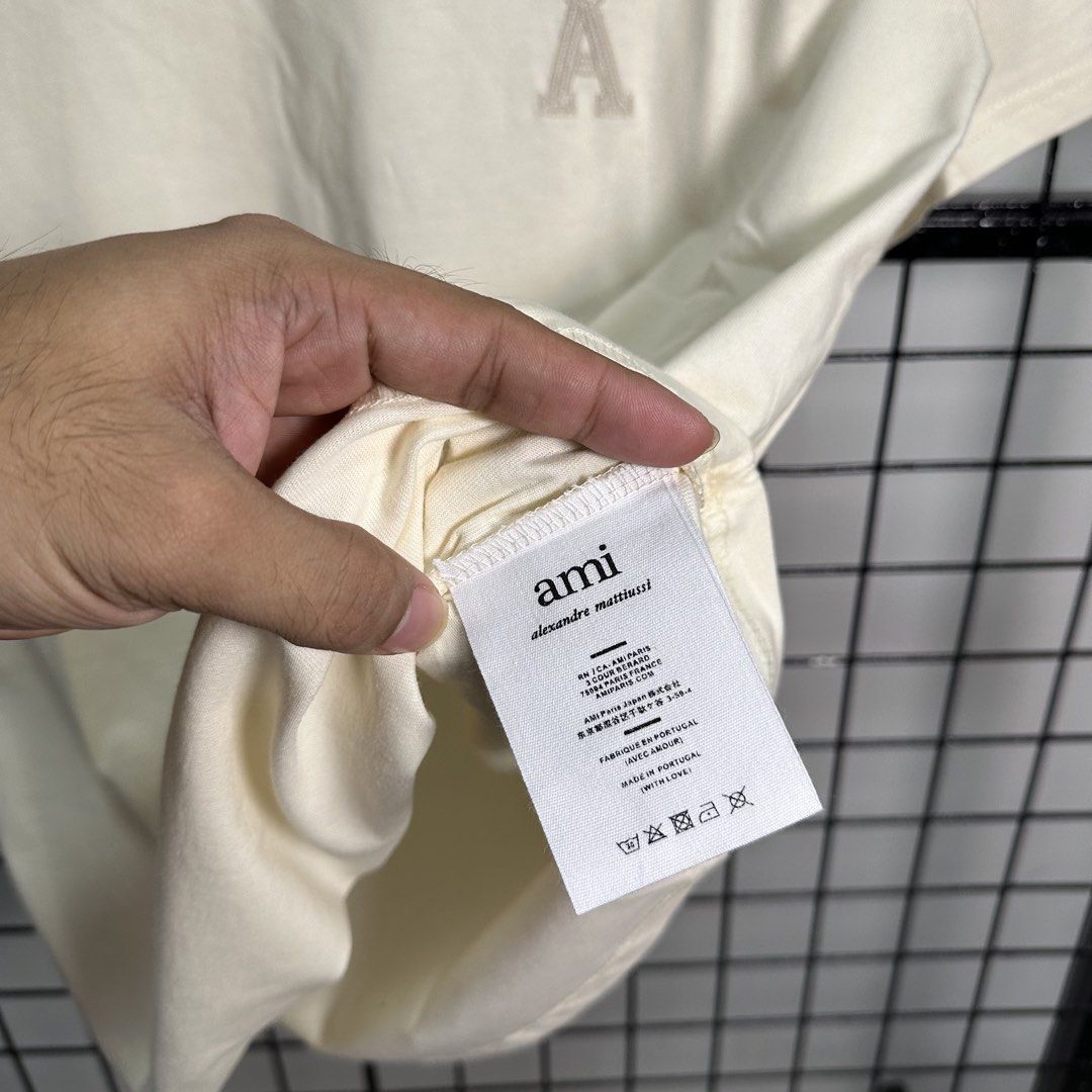 AMI (Category: Activewear) located in Talavera. Submitted by puppyinsane (Listing ID 1446840280, Image 3). Description: SMALL TO MEDIUM FIT LENGTH: 27 WIDTH: 20 .