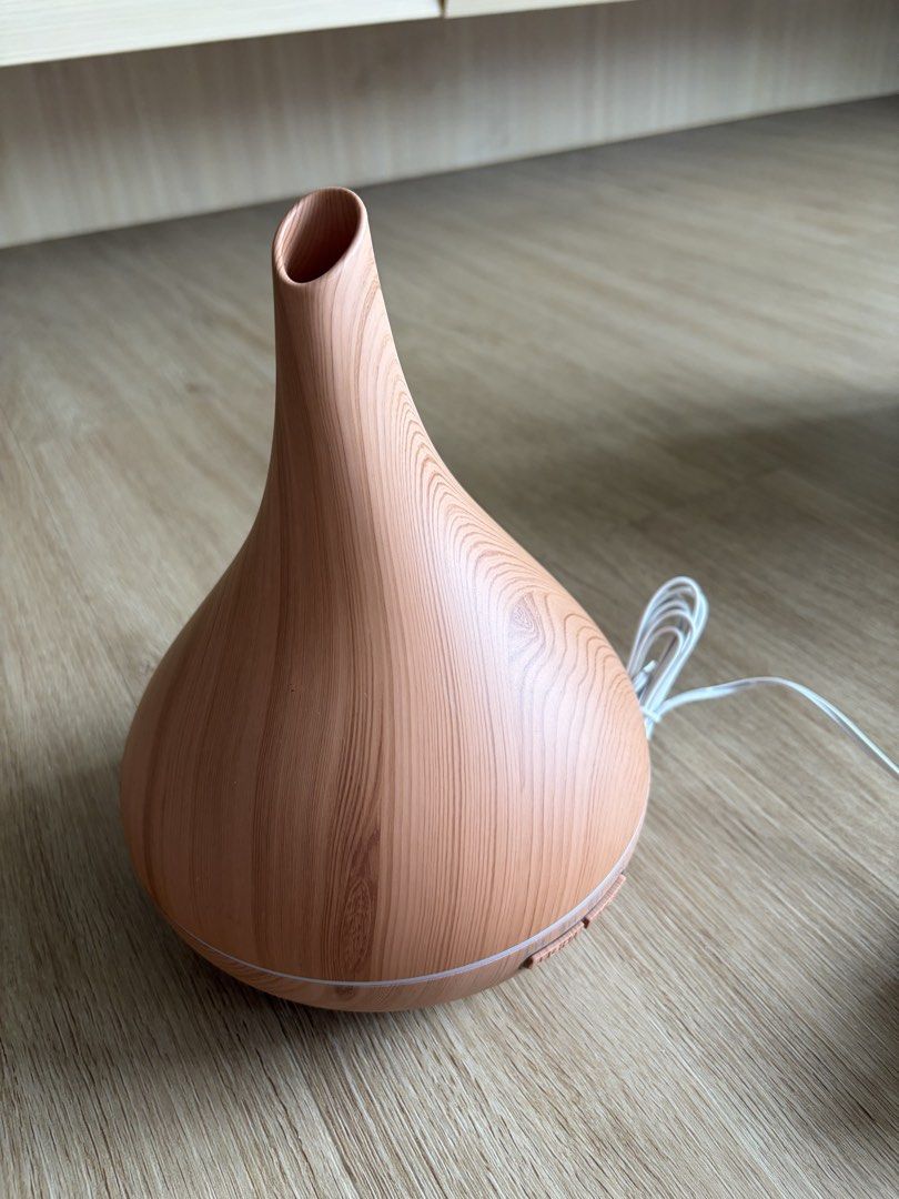 aroma diffuser (Category: Home Fragrance) located in Singapore. Submitted by sukidooki (Listing ID 1446766013, Image 2). Description: never used before .
