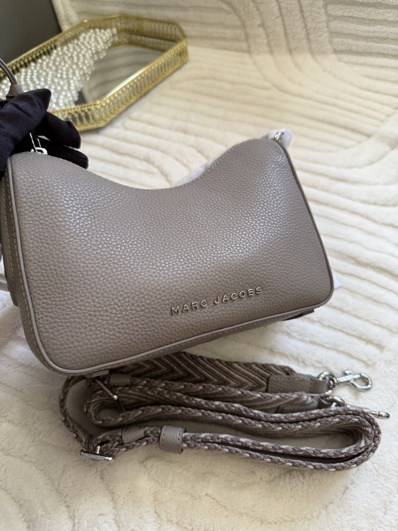 Authentic Marc Jacobs Drifter Small in Concrete (Category: Luxury Bags & Wallets) located in General Santos City (Dadiangas). Submitted by pine.apaul (Listing ID 1446852279, Image 3). Description: Authentic From USA open for layaway.