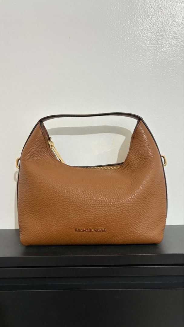 Authentic MK Ember Crossbody Bag (Category: Luxury Bags & Wallets) located in Manila. Submitted by camziyah (Listing ID 1446904763, Image 1). Description: - used for a few times only - includes a detachable strap - still in mint condition slightly negotiable (NO lowballing).