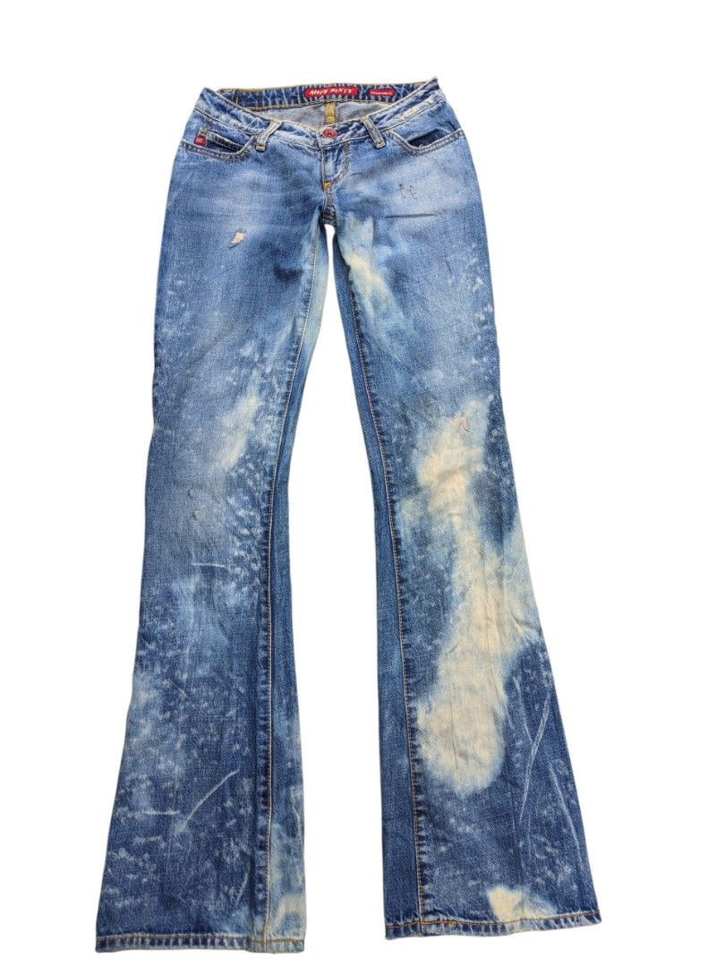 Authentic Vintage Miss Sixty low-rise EXTRA LOW TY (Category: Jeans) located in Kapalong. Submitted by hashhthrift (Listing ID 1446754684, Image 2). Description: issue sign of use only rise 9 knee 7 waist 28 length 42.5 thigh 10 hem 8.8.