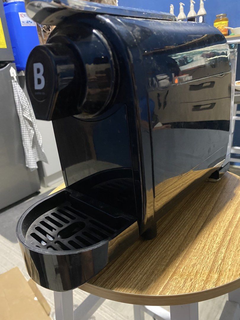 B Coffee Co. The Freshman Capsule Espresso Machine (Category: Coffee Machines & Makers) located in Caloocan City. Submitted by m1kk00 (Listing ID 1446797494, Image 1). Description: - B Coffee Co. 'The Freshman' espresso machine - Color: Black - Create your own home coffee shop experience - Easy caffeine fix - Original box included.