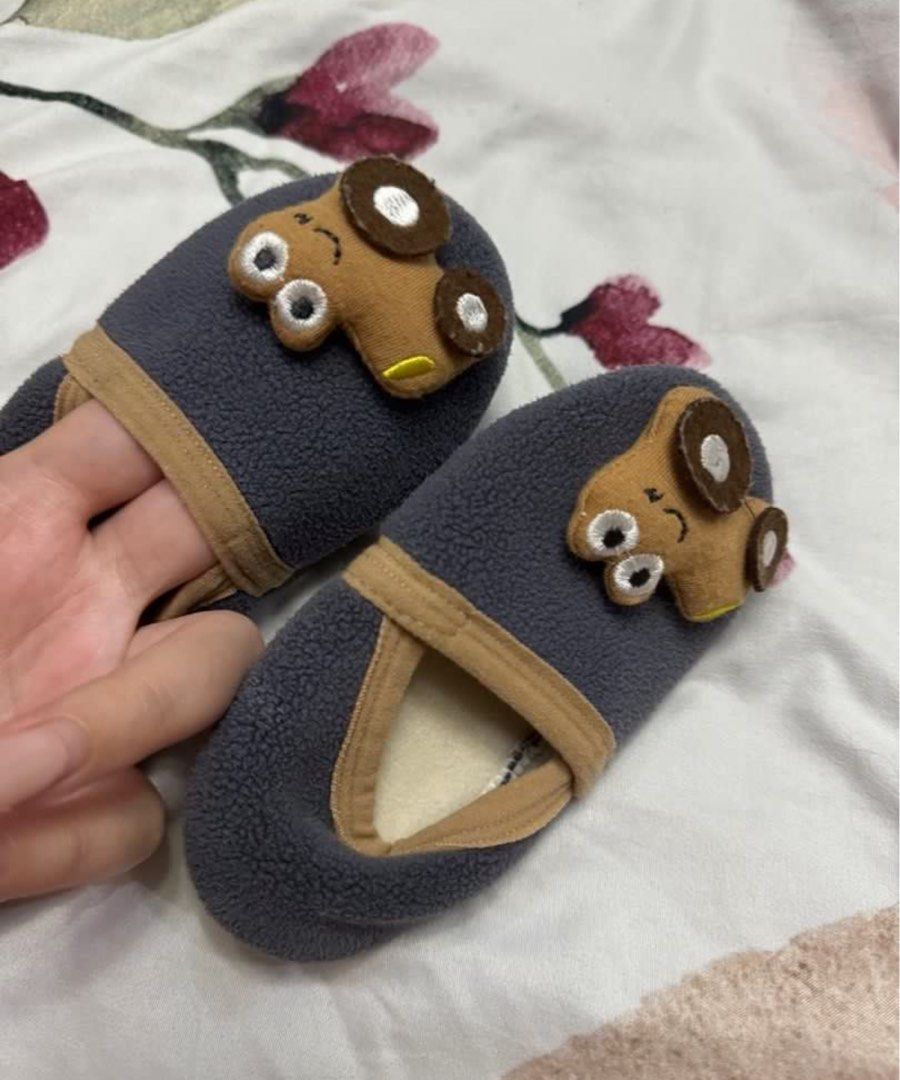 Baby Soft/Crib Shoes (Category: Babies & Kids Fashion) located in Santa Maria. Submitted by js.declutters (Listing ID 1446757874, Image 3). Description: -brand new never used - Fun cartoon character design - Tan trim and elastic strap for a secure fit - Grippy soles, ideal for new walkers - Soft fleece lining and exterior - Perfect for indoor use.