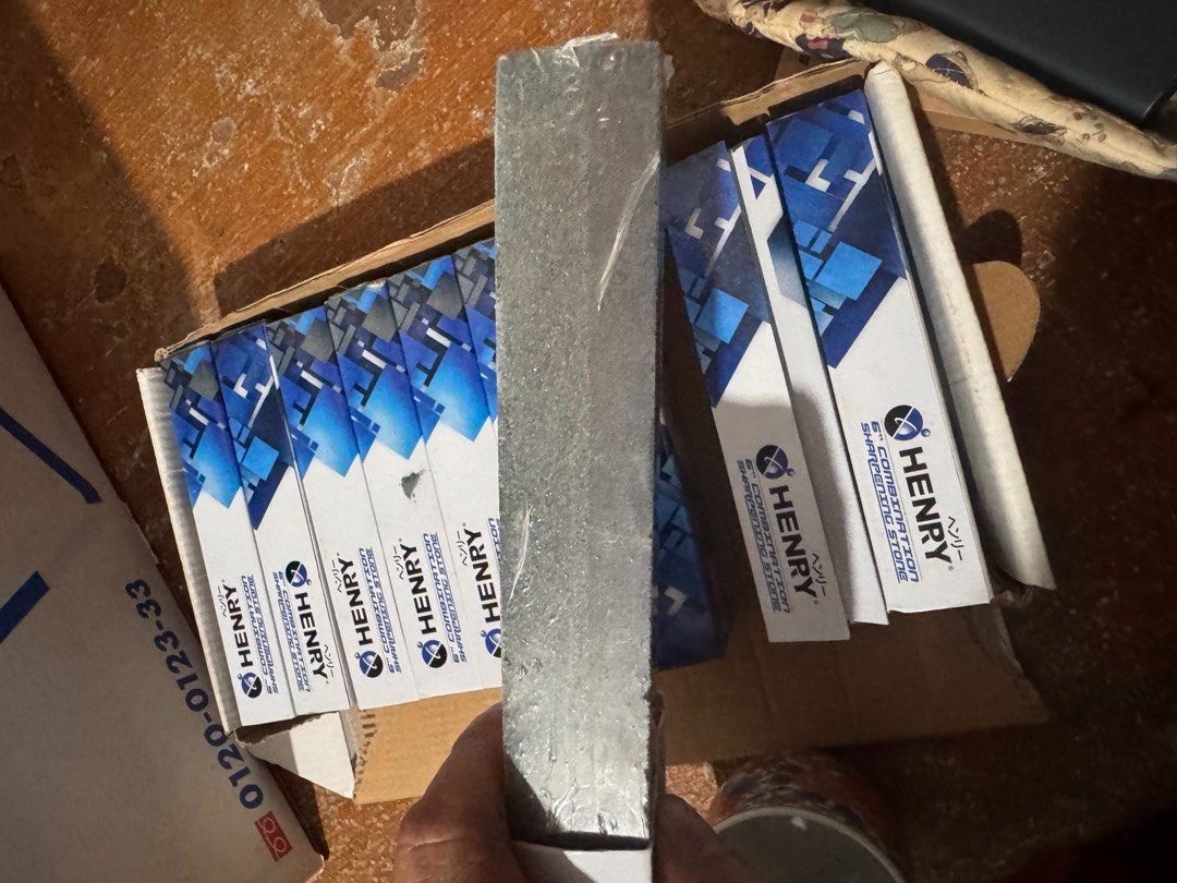 Bago panghasa / henry combination Sharpening stone (Category: Knives & Chopping Boards) located in Marikina City. Submitted by cheaponsales (Listing ID 1446823482, Image 2). Description: Panghasa ng kutsilyo May isang box pa po (12pcs) .