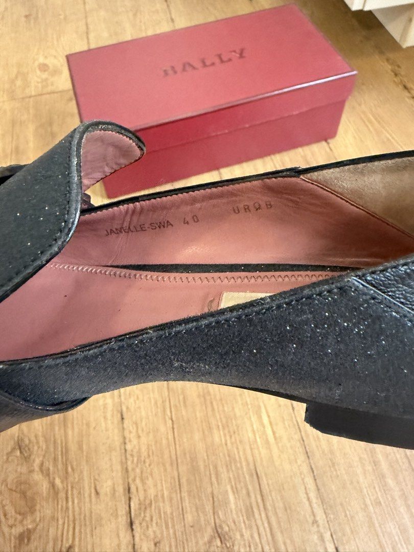 Bally shoes (Category: Flats) located in Klang. Submitted by auntlau (Listing ID 1446730250, Image 3). Description: Postage included One of the shoes buckle a bit fade.