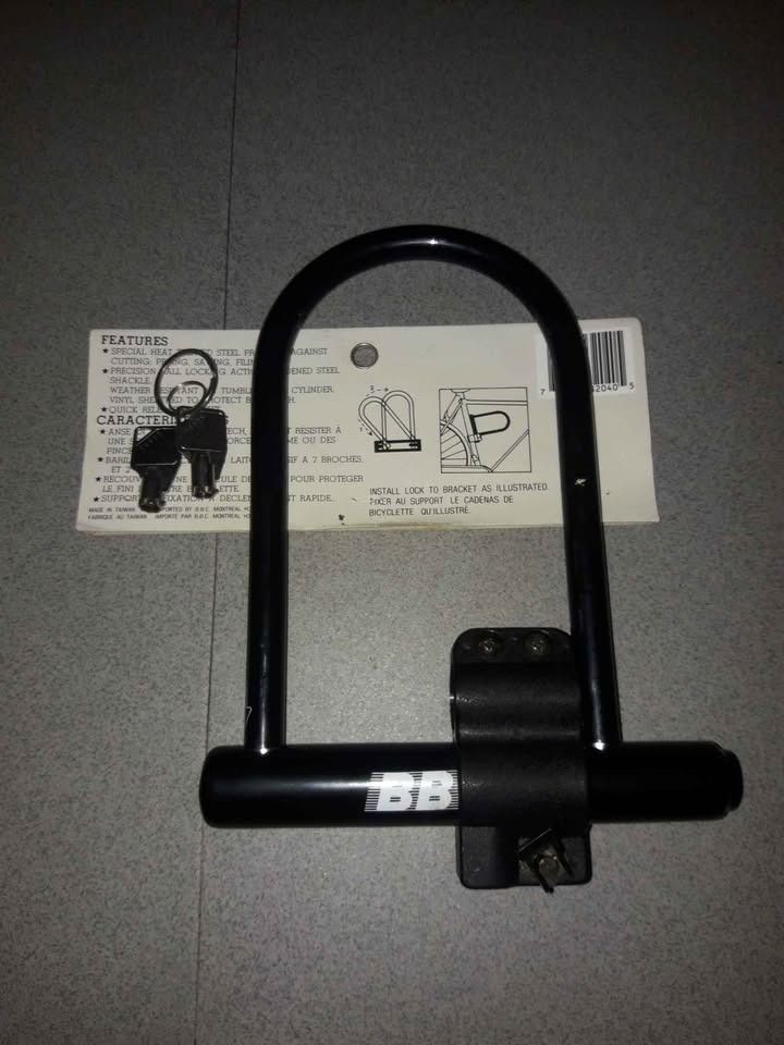 BB U-Lock with Keys and Bracket (Category: Bicycles) located in Caloocan City. Submitted by santelmo.ccswfg (Listing ID 1446736787, Image 1). Description: - Heavy-duty U-lock for maximum security - Constructed from special heat-treated steel - Features a precision tumbler cylinder lock - Comes with 2 keys - Includes a convenient bracket for bike mounting - Vinyl sleeve protects your bike's paint - Weather-resistant design for all conditions.