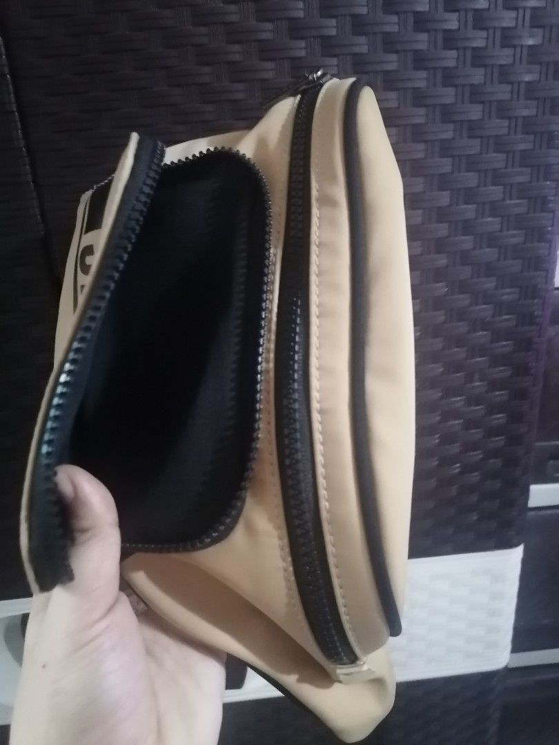 Belt Bag (Category: Cross-body Bags) located in Caloocan City. Submitted by fpyf193 (Listing ID 1446871679, Image 2). Description: For sale belt bag good as new.