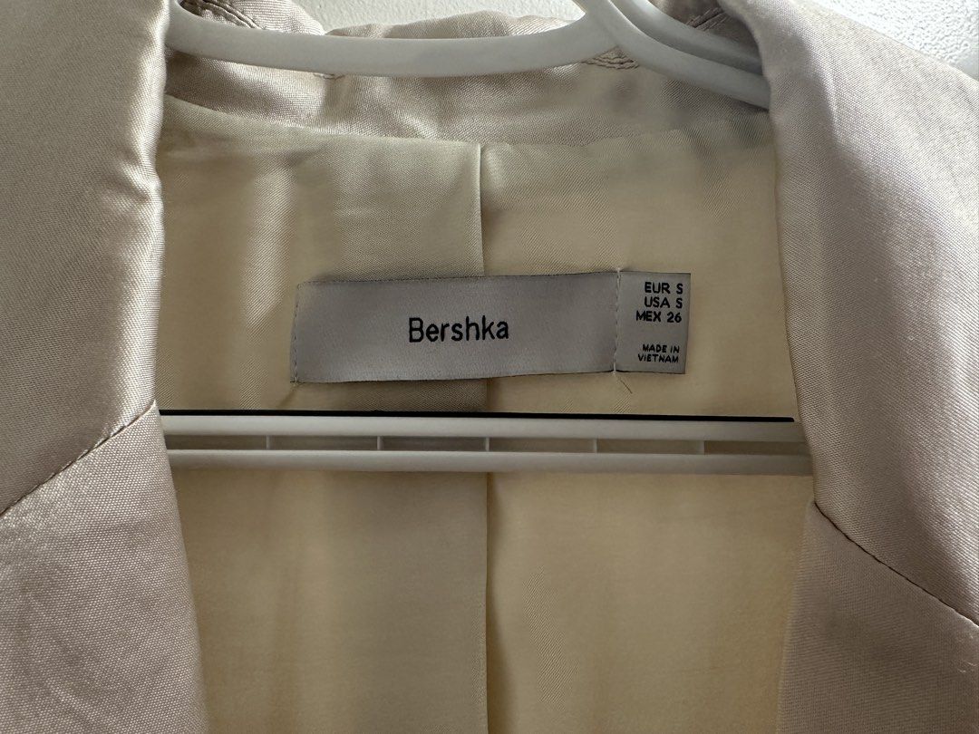 Bershka Satin Double-Breasted Blazer (Category: Coats, Jackets and Outerwear) located in Marikina City. Submitted by saavi94 (Listing ID 1446893223, Image 2). Description: - Bershka satin blazer - Double-breasted with two buttons - Newly washed MOP: GCash MOD: Gogo Xpress.