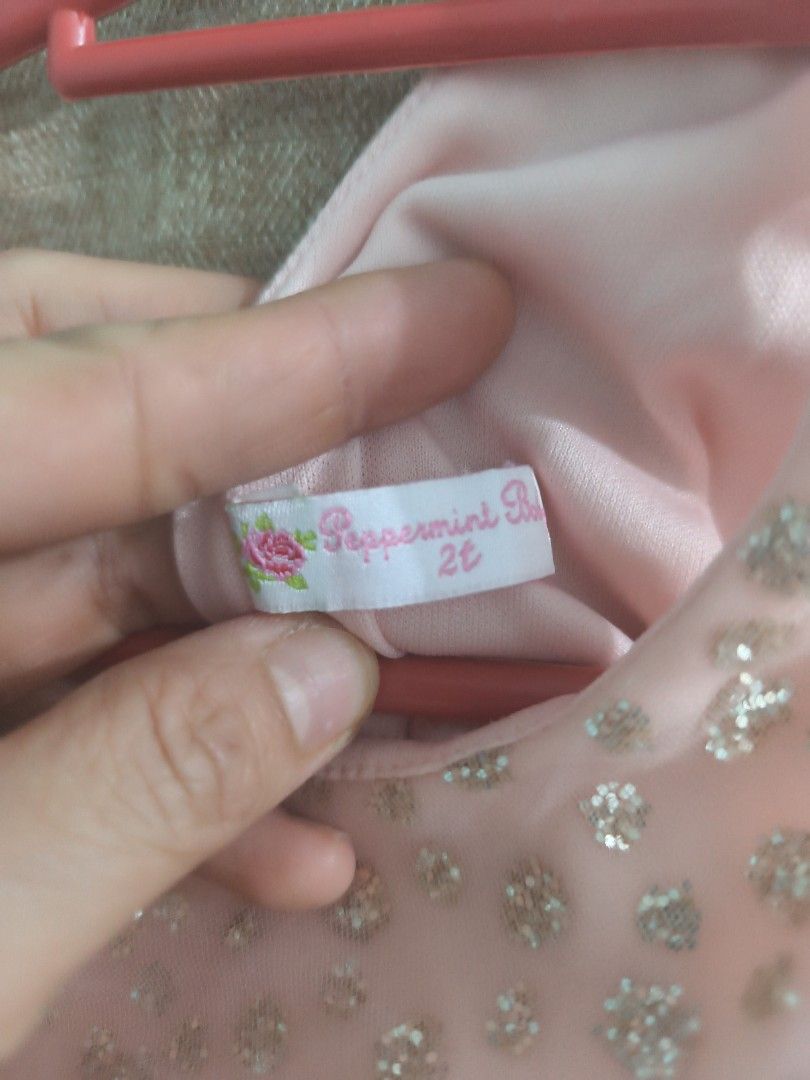 Birthday dress babies (Category: Babies & Kids Fashion) located in Quezon City. Submitted by desireditem (Listing ID 1446762182, Image 3). Description: zipper tight (mahirap iangat since nabili but not sira) no more detailed pics used once.