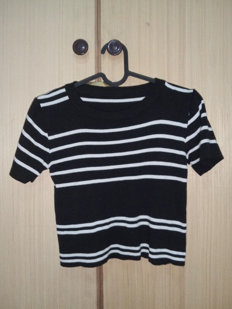 Black and White Striped Cropped Knit Top (Category: Blouses) located in Makati City. Submitted by e937d50fd52094c564e0cdf9049840 (Listing ID 1446750994, Image 1). Description: - Cute black and white striped knit top - Short sleeves - Cropped length - Ribbed neckline and hem - Estimated size: Small to Medium - Ideal for casual wear - Easily pairs with jeans or shorts.