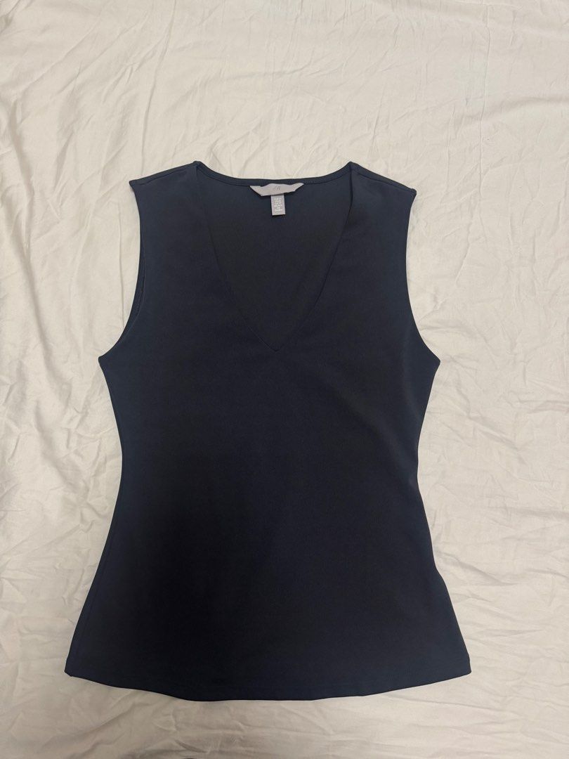 Black basic tops (Category: Sleeveless) located in Singapore. Submitted by prettydarncoool (Listing ID 1446810601, Image 1). Description: $5 each First pic is from h&m and not padded 2nd & 3rd pics are padded black tops from uniqlo selling to clear space pm for detailed sizing & description get all $3 for $10.