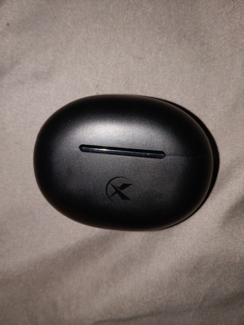 Black Wireless Earbuds with Charging Case497434604287436801