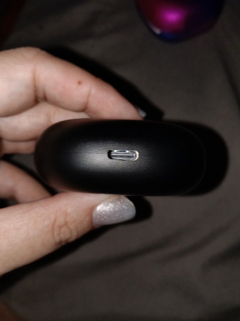 Black Wireless Earbuds with Charging Case497434604287436802