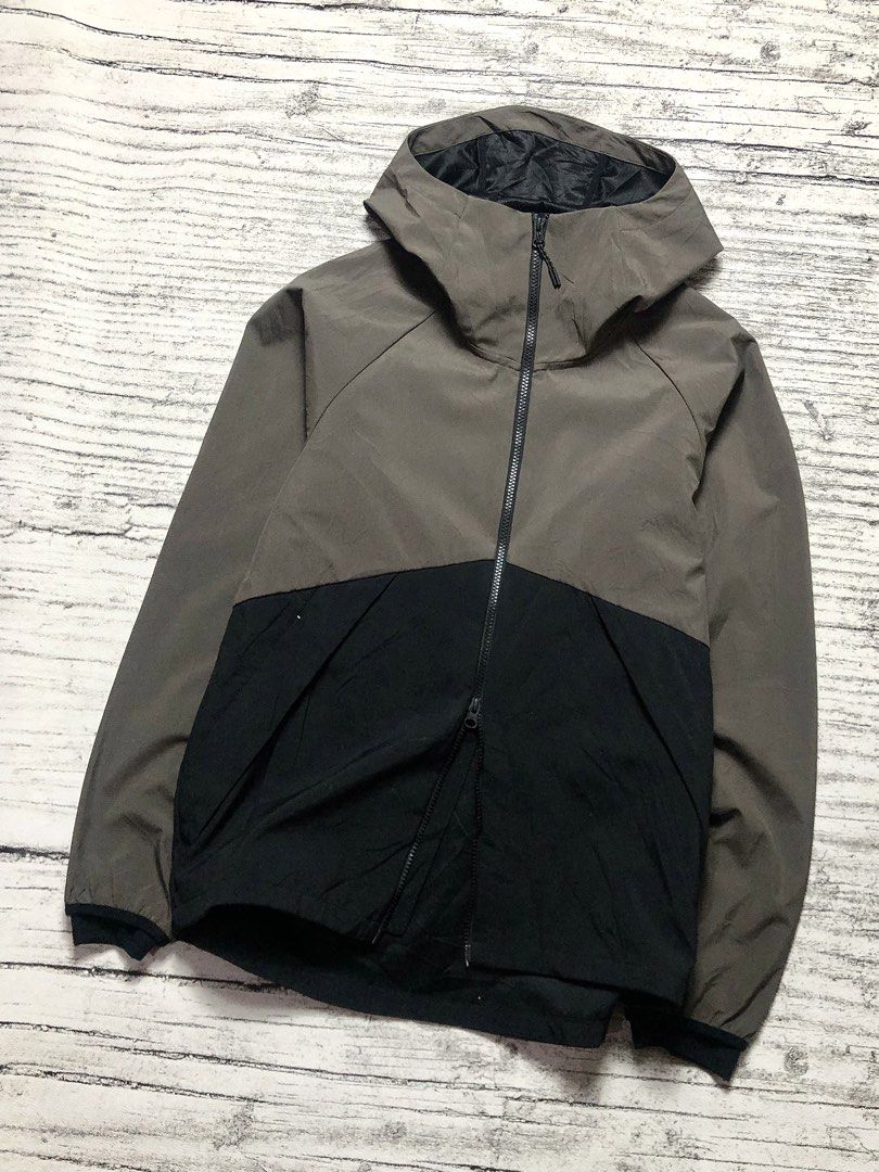 Blocktech jacket (Kategori: Baju Luaran) berada di Batu. Dikirim oleh thrifmarket (ID iklan 1446897415, Gambar 3). Deskripsi: size large,No minus ya,Cocok buat lari2 manja,waterprof ringan juga.