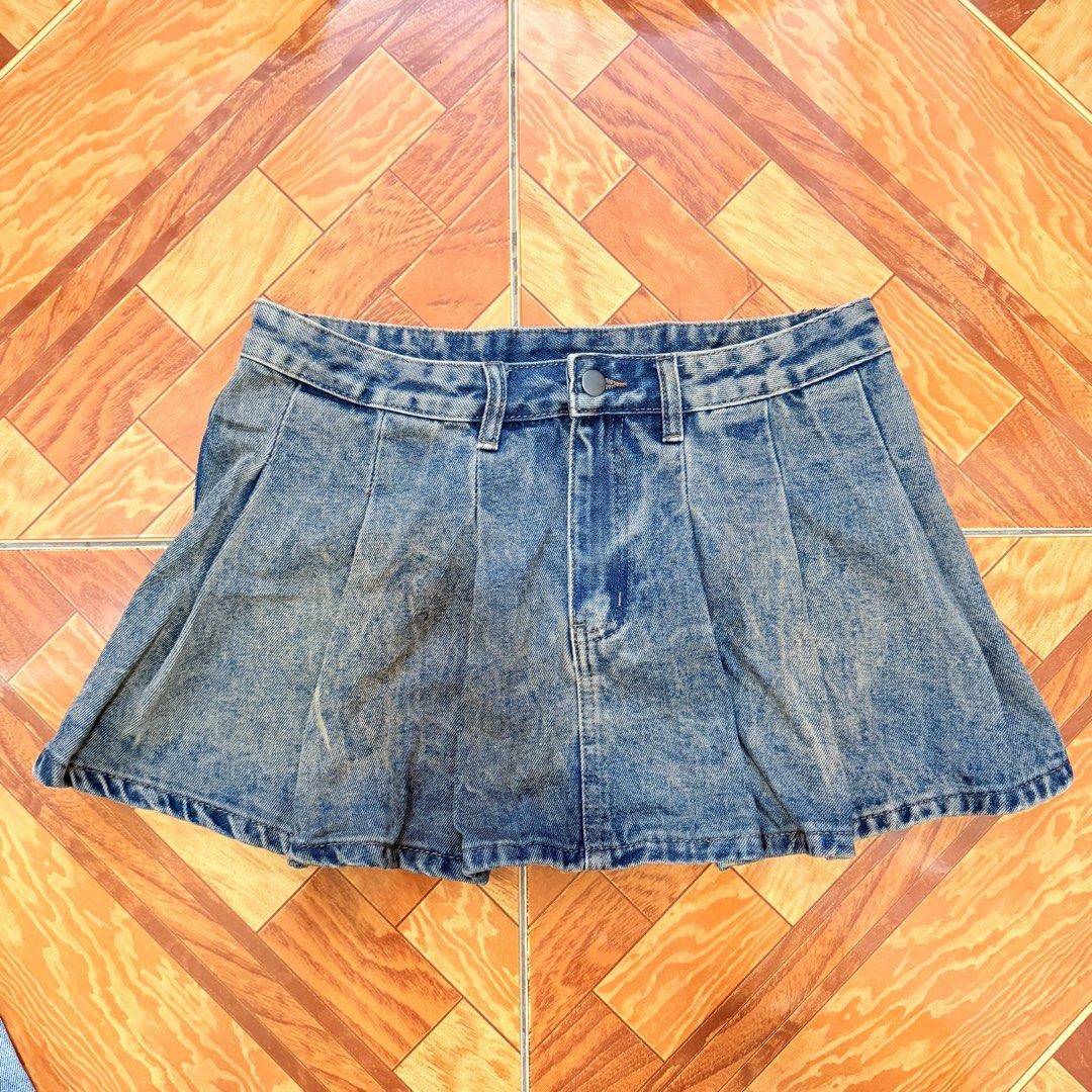 Blue Acid Pleated Skirt (Category: Skirts) located in Batangas. Submitted by 4thside (Listing ID 1446754113, Image 1). Description: - Cute blue acid wash denim mini skirt - Features all-around pleats - Convenient back pockets - Ideal for casual wear - Versatile for pairing with various tops - Looks great with sneakers or boots Waist 32 Length 12.