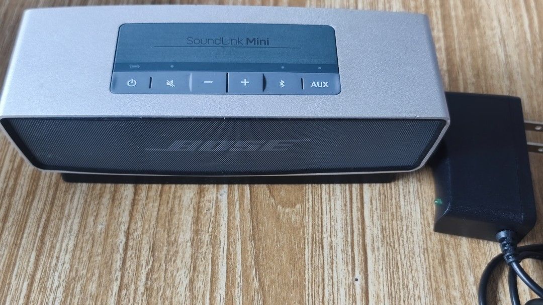 Bose SoundLink Mini Bluetooth Speaker with Charger (Category: Soundbars, Speakers & Amplifiers) located in Quezon City. Submitted by herrera_jekjek (Listing ID 1446750543, Image 2). Description: - Bose SoundLink Mini Bluetooth Speaker - Includes original charging cradle and power adapter. no smooth negotiable - Delivers exceptional sound quality in a compact, portable design - Wirelessly connects via Bluetooth - Tested and confirmed to be in exce