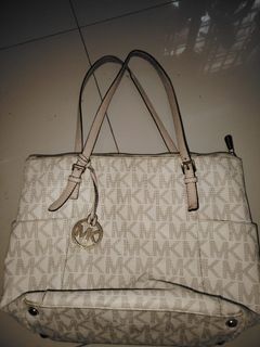 (Category: ) located in . Submitted by n.c1983 (Listing ID 1446812233, Image 1). Description: .