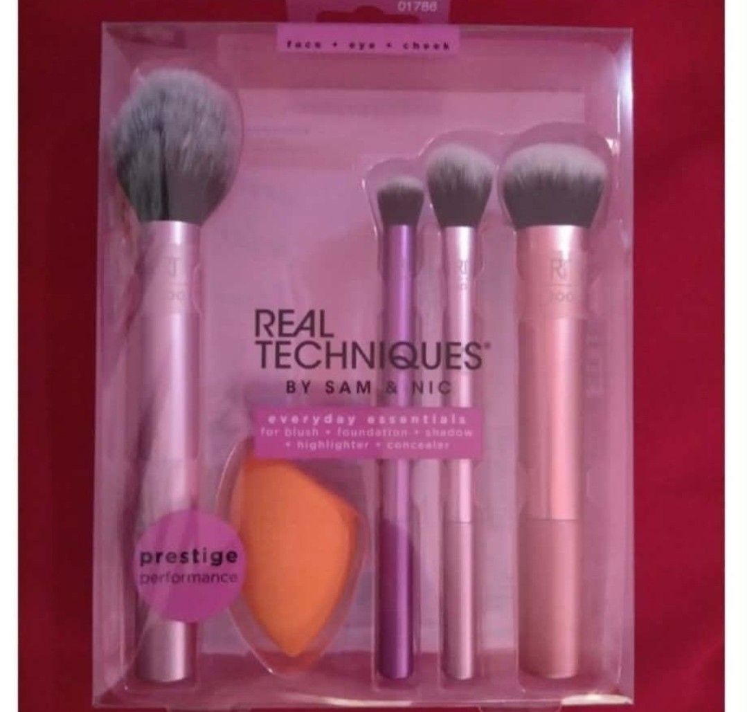 BUNDLE SET ENIGMA FOUNDATION FAIR & ORIG. REAL TECHNIQUES EVERYDAY ESSENTIALS SET with FREEBIE (Category: Makeup) located in Rizal. Submitted by anjellessentials (Listing ID 1446858910, Image 2). Description: BUNDLE SET : P 1K ONLY (LAST PRICE) 1. ENIGMA FOUNDATION FAIR ORIG. PRICE : 695 2. ORIG. REAL TECHNIQUES EVERYDAY ESSENTIALS SET ORIG. PRICE: 1,200 FREE BIE GRWM FOUNDATION SHADE PEBBLE BRANDNEW.