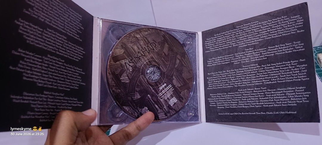 [CD] AS SAHAR - INTIFADA (Category: CDs & DVDs) located in Parit Buntar. Submitted by skyme.inc. (Listing ID 1446878375, Image 3). Description: Used cd Sound good no skip Scratches 8/10 but cd still function Digipak version Tested Upload : 300626.