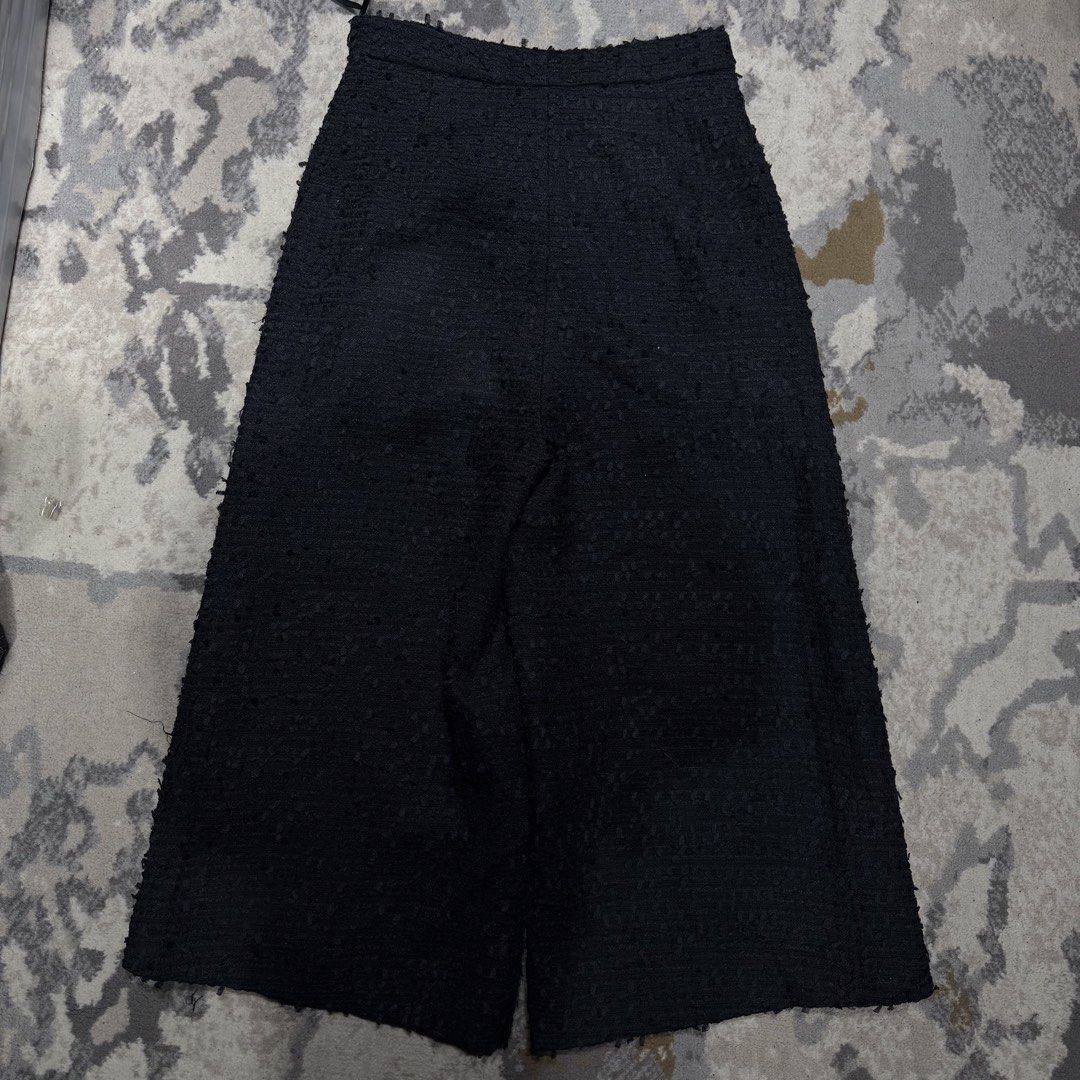 Chanel Black Tweed Wide-Leg Pants (Category: Luxury Apparel) located in Dagupan City. Submitted by barcelonaa35153 (Listing ID 1446793458, Image 2). Description: .