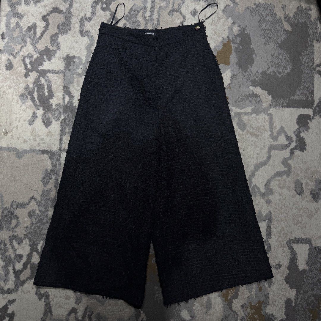 Chanel Black Tweed Wide-Leg Pants (Category: Luxury Apparel) located in Dagupan City. Submitted by barcelonaa35153 (Listing ID 1446793458, Image 1). Description: .